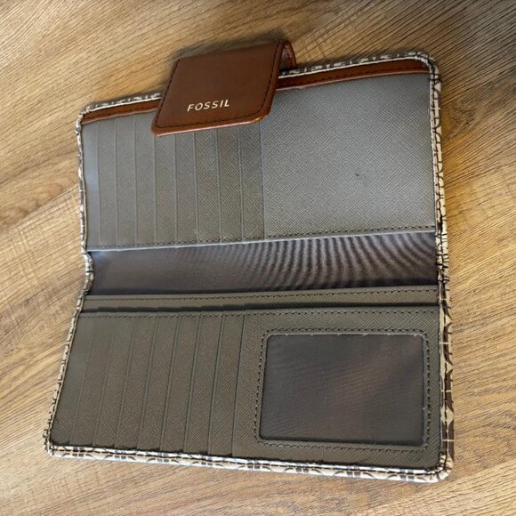 Fossil Tan and Brown Logo Slim and Very Spacious Organizer Wallet - Picture 7 of 7